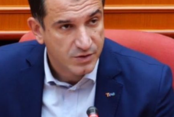 Akoma pa hyre në b*rg! Lali Eri zbulon detajin e fortë për Fatos Nanon: Ja ‘nderi’ i madh që i ka bërë