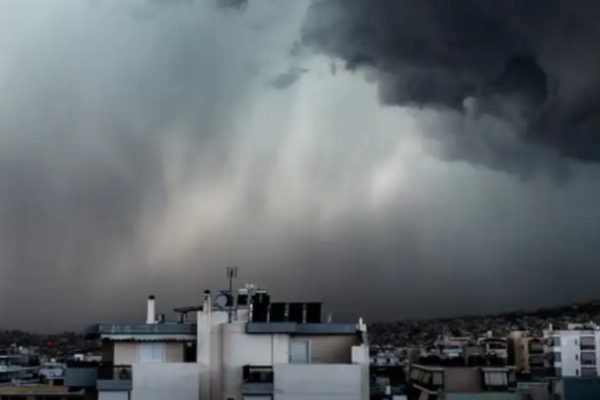 Po vjen dhe tek ne?? Stuhitë gdasin Greqinë, urdhërohet mbyllja e shkollave dhe gatishmërinë e emergjencës