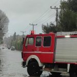 ‘Çmendet’ moti/ Stuhi e fuqishme godasin këtë qytet, rrëzojnë pemët