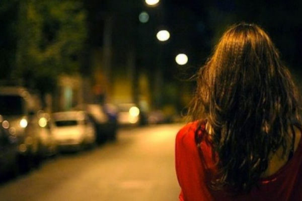“Pse me kerkoni o të çmendur”/ 15-vjeçarja në Lushnje mesazh familjes 2 muaj pas zhdukjes, babai: Nuk e dija me kë fliste…