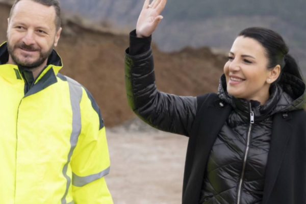 I dha të gjithë pushtetin! Ja si e p*soi Belinda Balluku nga Ervis Berberi! Ja gabimi i tij që i hap dyert e b*rgut Ministres