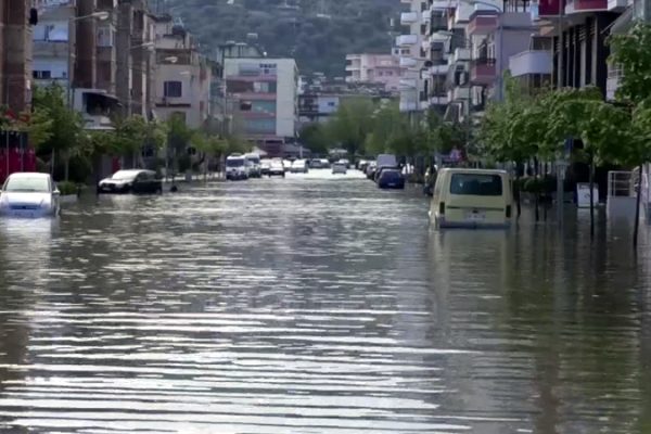 ‘Stuhia g*det Shqipërinë me erë dhe shtrëngata’, ekspertja jep al*rmin për fundjavën: Ja zonat më të rr*zikuara
